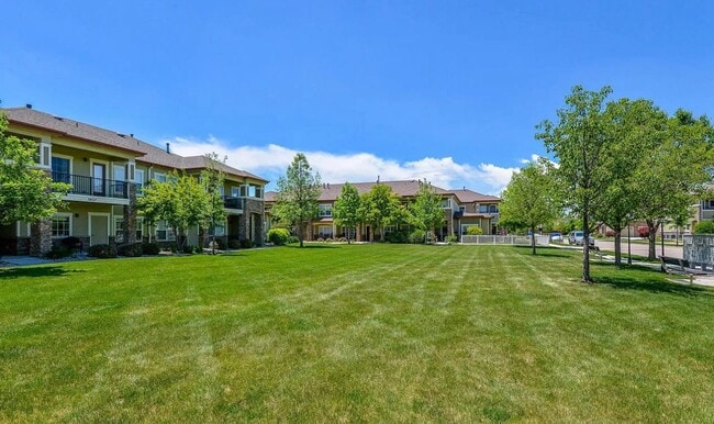 Building Photo - Beautiful 2 Bed 2.5 Bath Condo Near Observ...