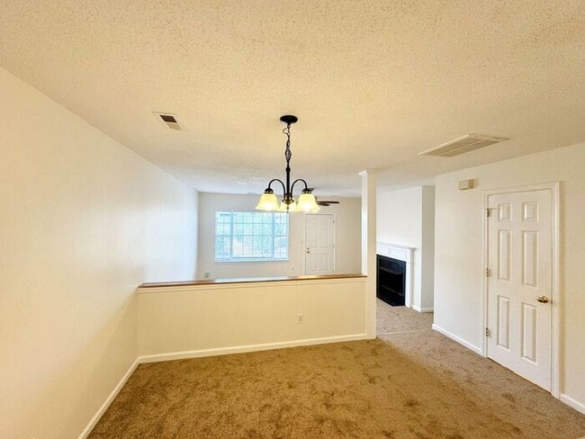 Building Photo - 2-bedroom Mathews Townhome