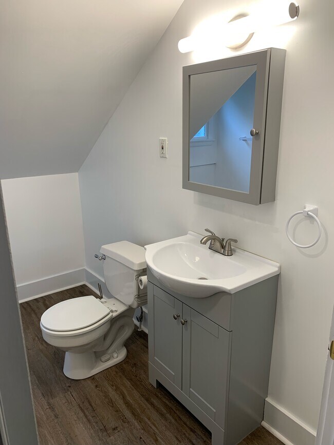 Building Photo - 159 Analomink St