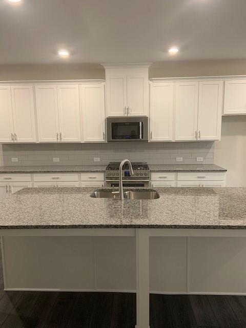 Building Photo - 3925 Redwood Dr