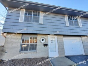 Building Photo - Updated 2 Bed 1 Bath Overland Park Duplex-...