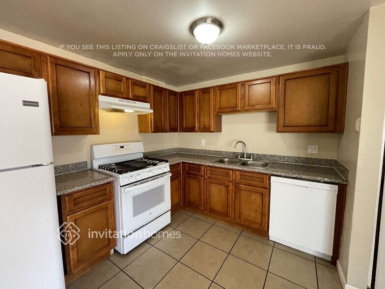 Building Photo - 5540 W Berkeley Rd