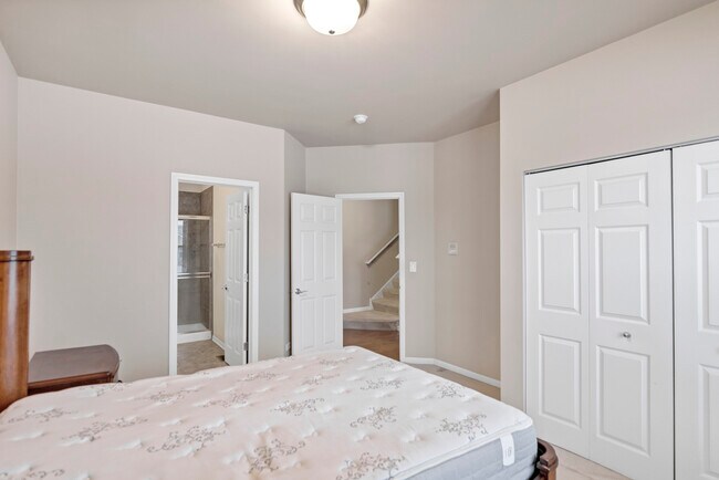 Building Photo - 426 Kingfisher Rd