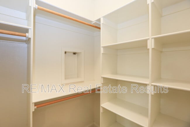 Building Photo - 2202 SW Tupelo Ave