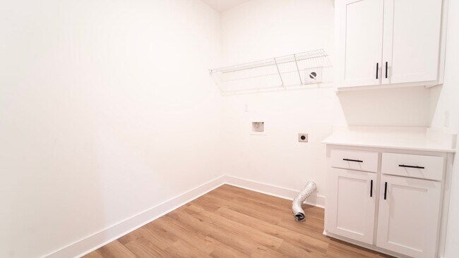 Building Photo - Move-In Special! Free January Rent — Stunning Like-New 4-Bedroom Home Just Minutes from Fort Stewart