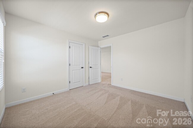 Building Photo - 5811 Fenway Dr