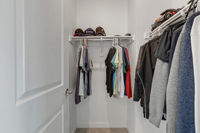 Building Photo - Luxurious Home in Henderson’s Desirable 89052 Community!