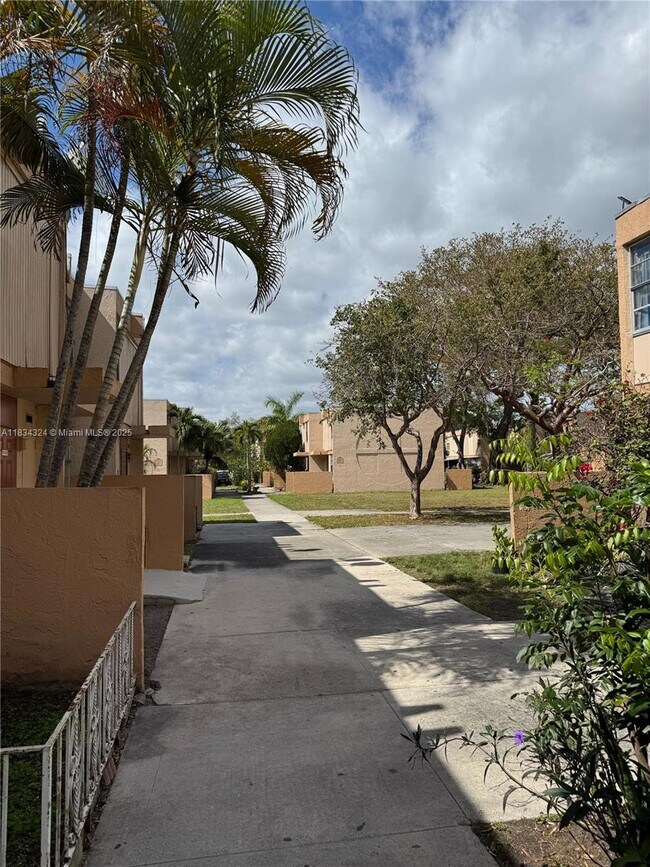 Building Photo - 6007 SW 69th St