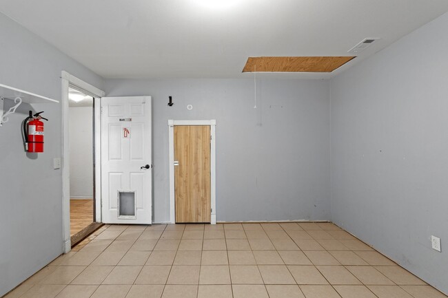 Building Photo - 14428 E Wellesley Ave