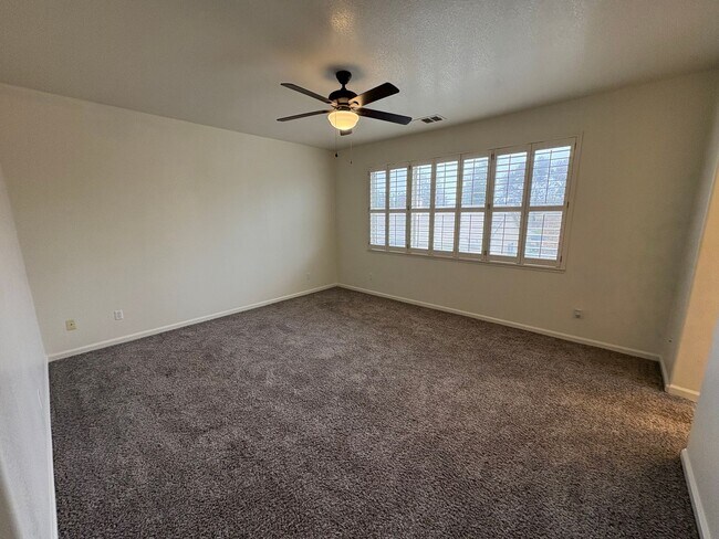 Building Photo - Spectacular home available now in a great neighborhood!