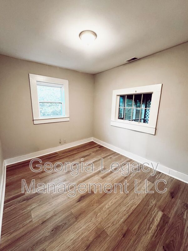 Building Photo - 275 Boulevard Heights