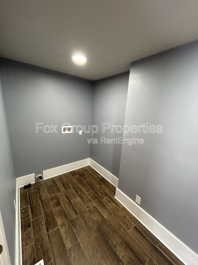 Building Photo - 348 W McLelland Ave