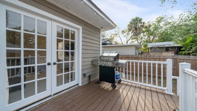 Building Photo - 307 W Haya St