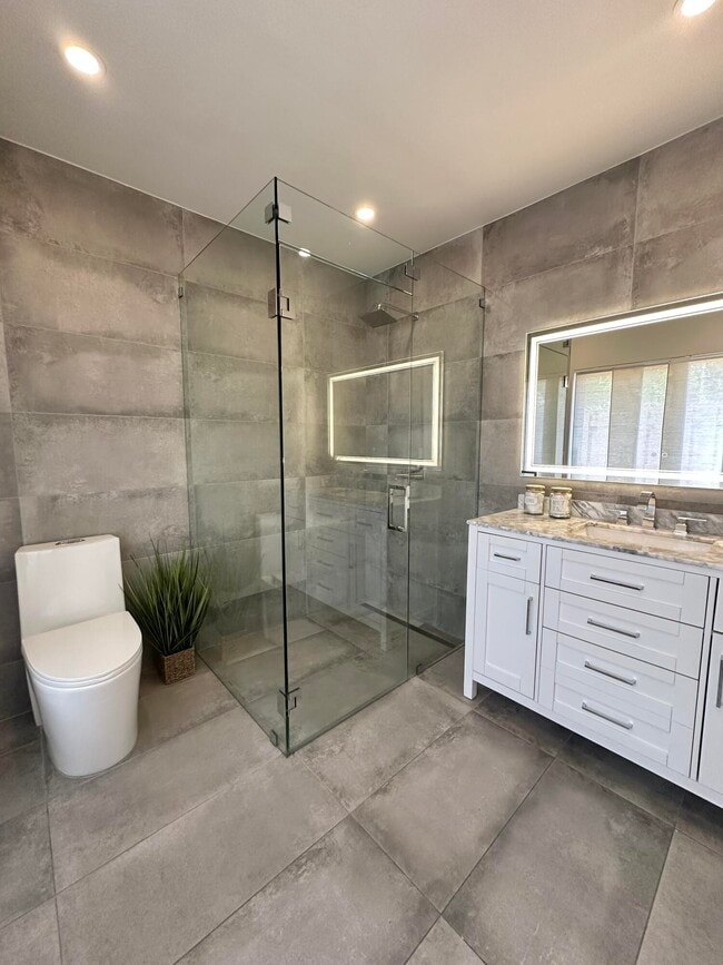 Building Photo - 22670 Vistawood Way