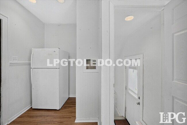 Building Photo - 414 Bender Dr