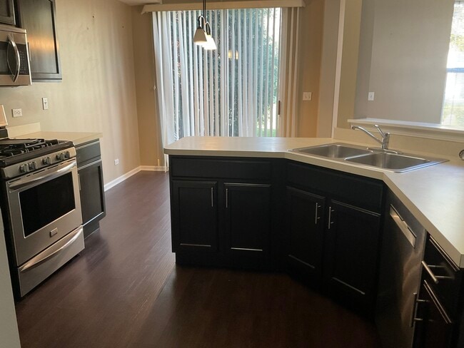 Building Photo - 3248 Bromley Ln