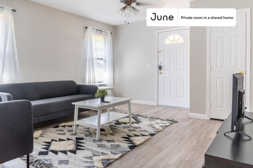 Building Photo - Room in Shared 3 bed/2 bath home