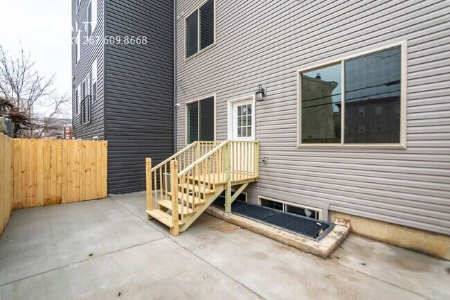 Building Photo - 1527 N Franklin St