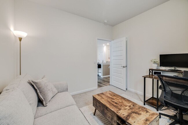 Building Photo - 161 Holloway Hl