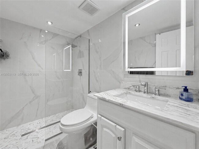 Building Photo - 5301 Ocean Terrace