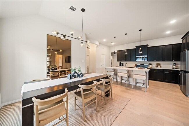 Building Photo - 531 Carina Gaze Dr