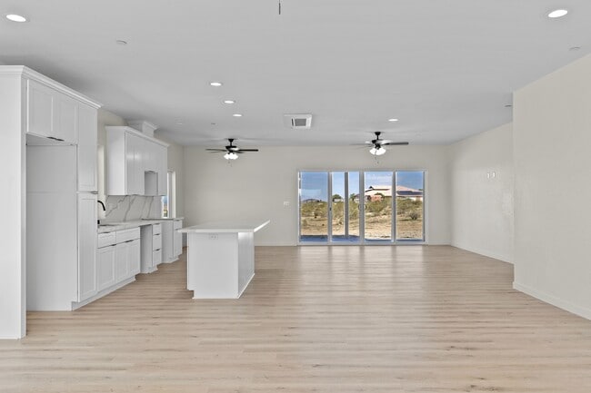 Building Photo - 10096 Glen Rd