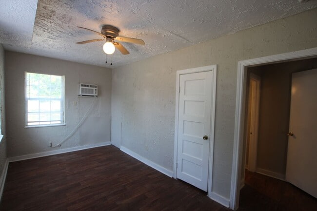 Building Photo - Coming Soon! Cozy 1 Bedroom, 1 Bath in Tyler!