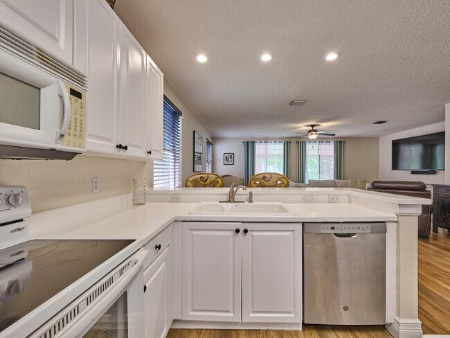 Building Photo - 2067 Cezanne Rd