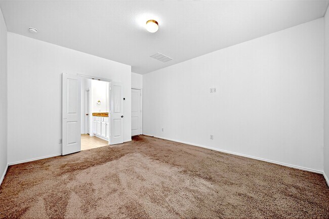 Building Photo - 29897 Dovetail Blf Ln