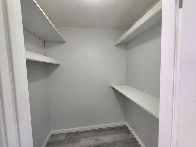 Building Photo - Gorgeous 2 bedroom 2 bath in TAPATIO COVE