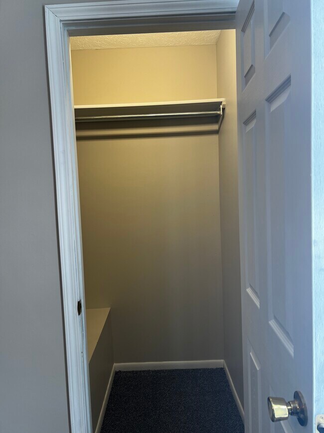 Building Photo - 5010 Delray Dr