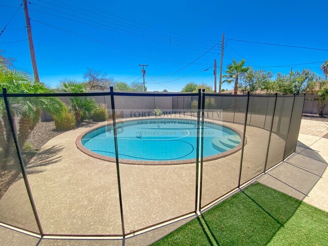 Building Photo - Beautiful 3 Bed, 2 Bath with Pool!! NO HOA!!! (Available on 05/01/26)