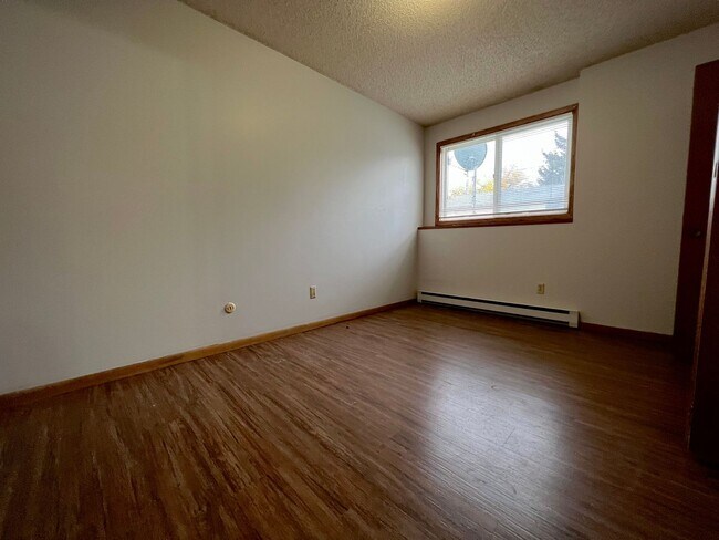 Building Photo - Chester Estates