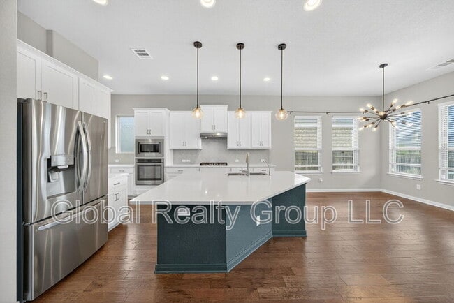 Building Photo - 812 Silver Fox