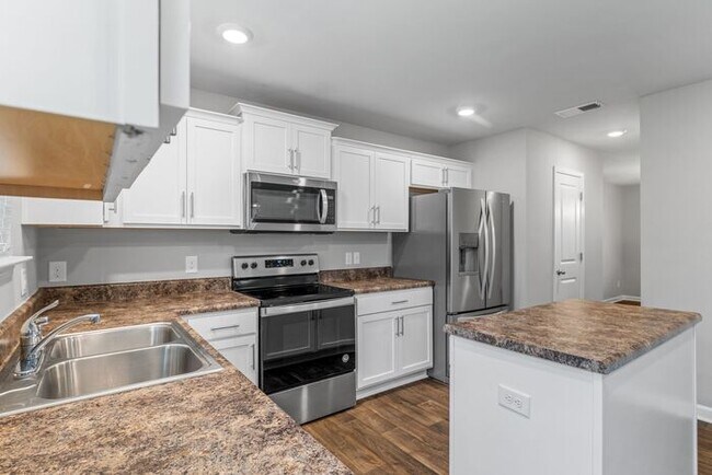 Building Photo - Newer Home in Reedy Fork, So Many Upgrades, SS Appliance, Loft, Garage, Fenced!