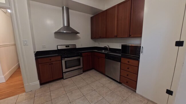 Building Photo - 205A Steiner Street-