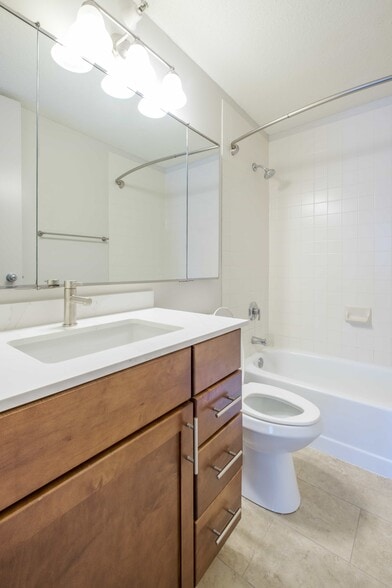 Building Photo - 161 N Harbor Dr