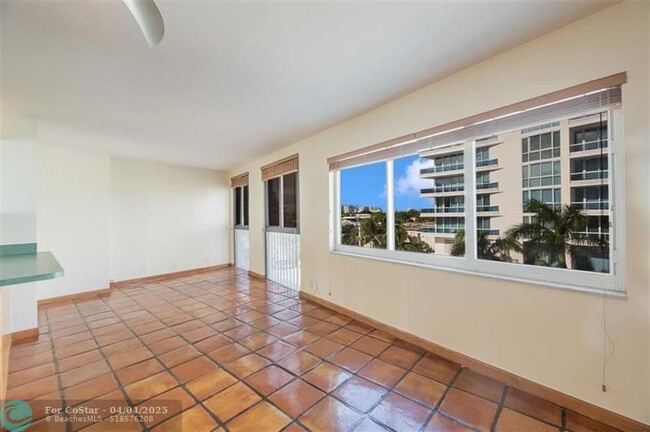 Building Photo - 720 Bayshore Dr