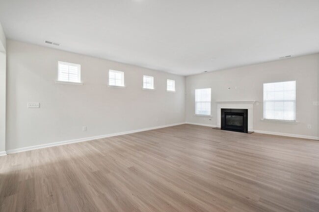 Building Photo - This 3-Year-Old Home with 4 Bedroom 2.5 Baths
