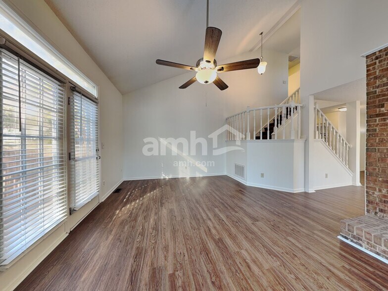 Building Photo - 13029 Greycrest Dr