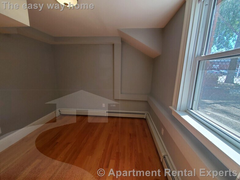 Building Photo - 223 Broadway