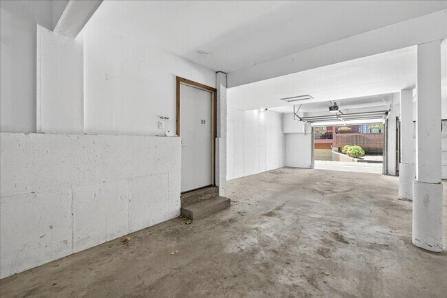 Building Photo - 4454 Lindell Blvd