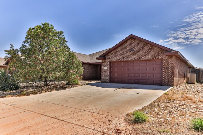 Building Photo - Cute Duplex in South Lubbock