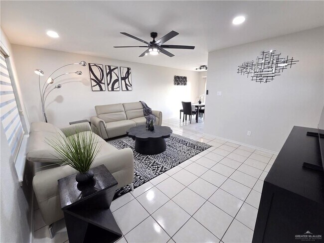 Building Photo - 15 Ashley Pl