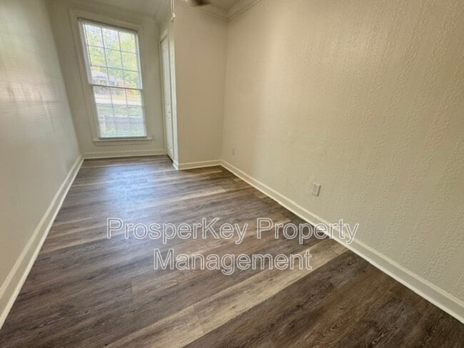 Building Photo - 3915 Woodruff Rd