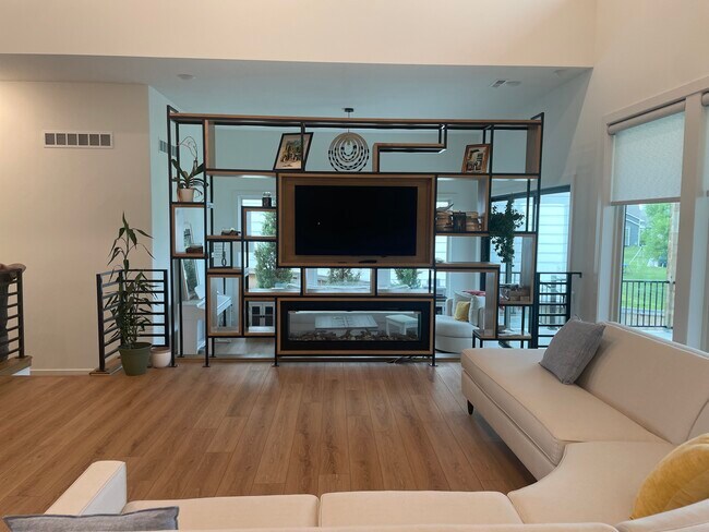 Building Photo - 2702 N Eagle St