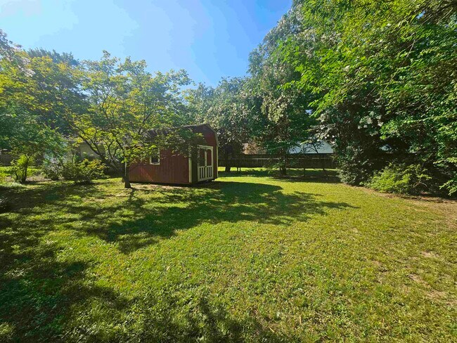 Building Photo - 4093 Hilldale Ave