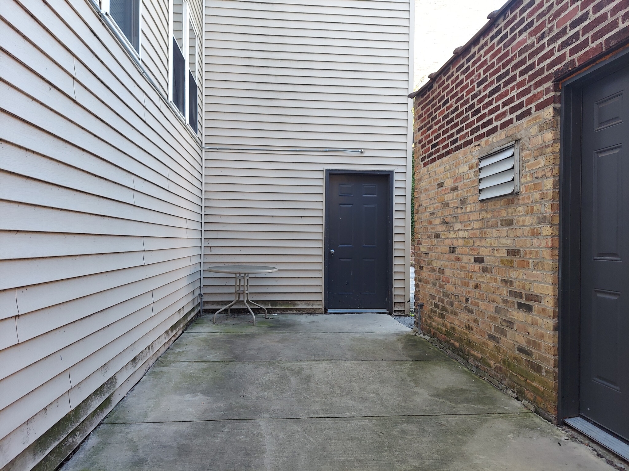 Building Photo - 1454 W Winnemac Ave