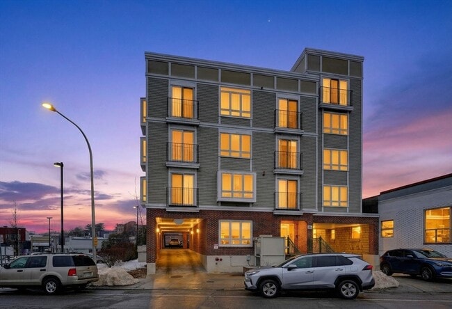 Building Photo - 24 Arsenal St