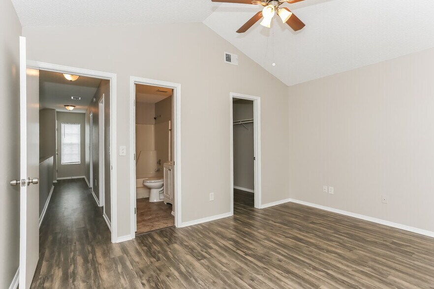 Building Photo - 11002 Traci Lynn Dr